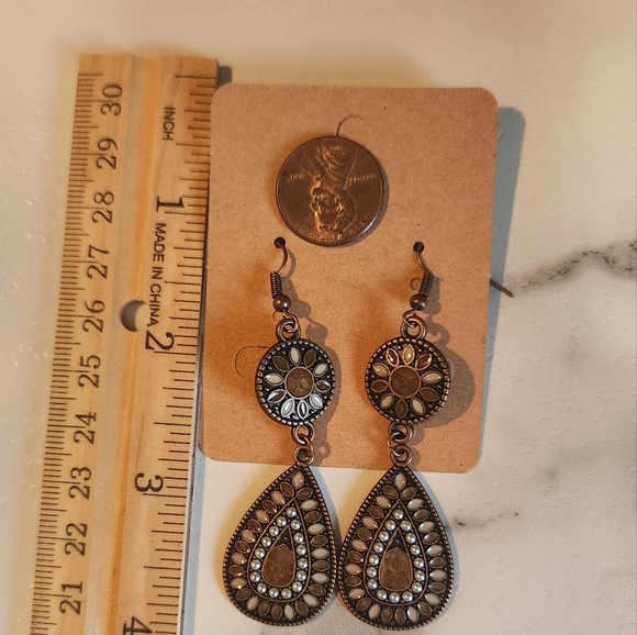 NEW! BOGO autumn earrings- BTQ - Picture 10 of 11